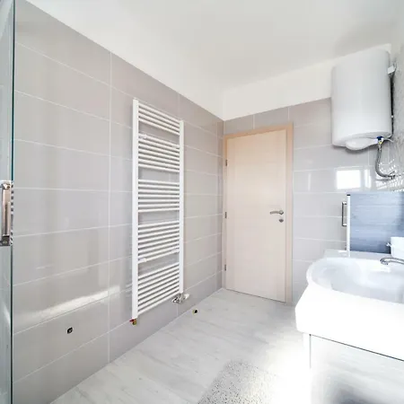 Apartman Novokmet-crno *