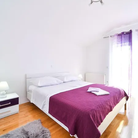 Apartman Novokmet-crno בית הארחה *