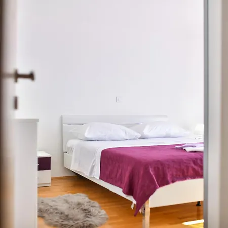 Apartman Novokmet-crno זאדאר