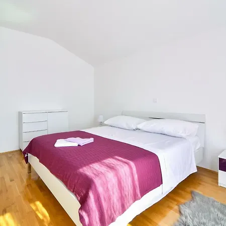 בית הארחה Apartman Novokmet-crno *