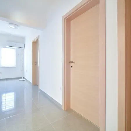 בית הארחה Apartman Novokmet-crno