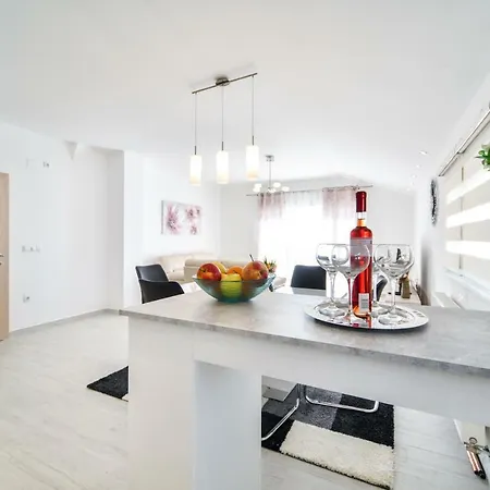 Apartman Novokmet-crno זאדאר